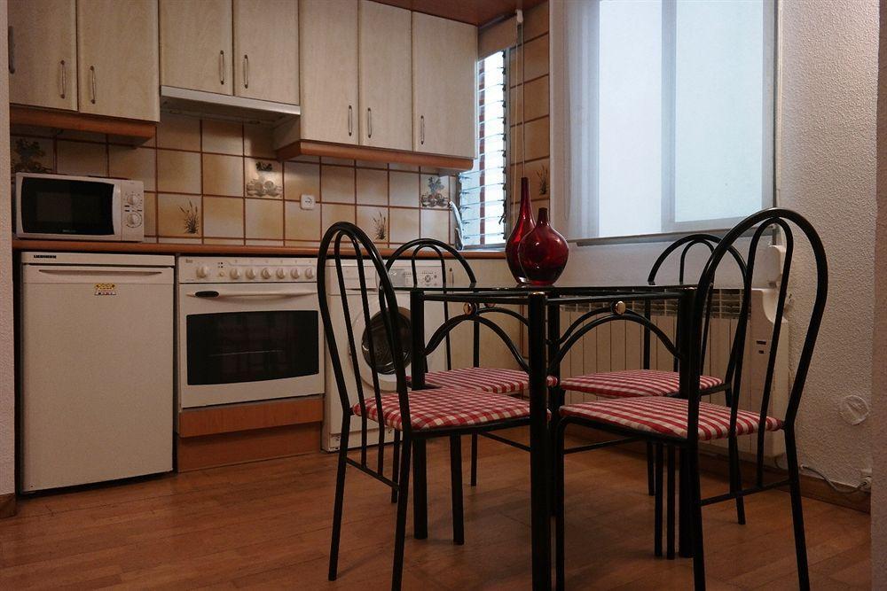 Room Canalejas Madrid Bagian luar foto